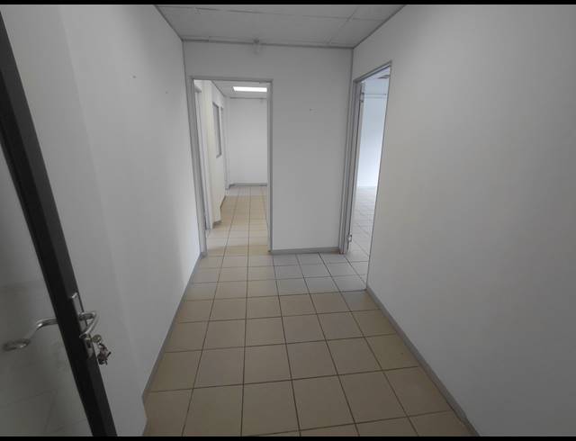 70M² OFFICE TO LET IN FOURWAYS